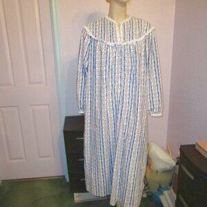 Lanz of Salzburg Flannel Nightgown Size L Long Eyelet Granny Cottagecore Modest